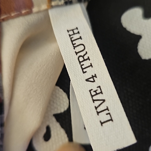 Live 4 Truth Flare Bell Sleeve Top - Picture 11 of 12